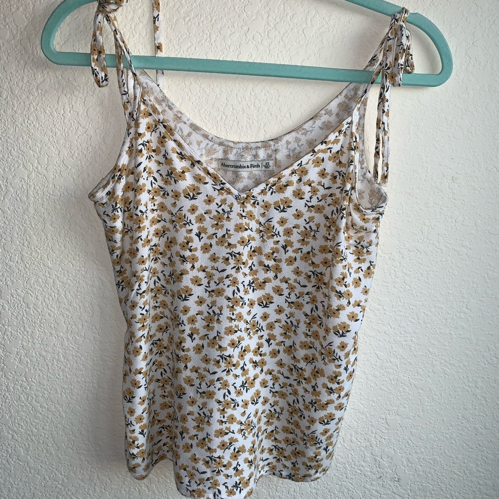 Abercrombie & Fitch top